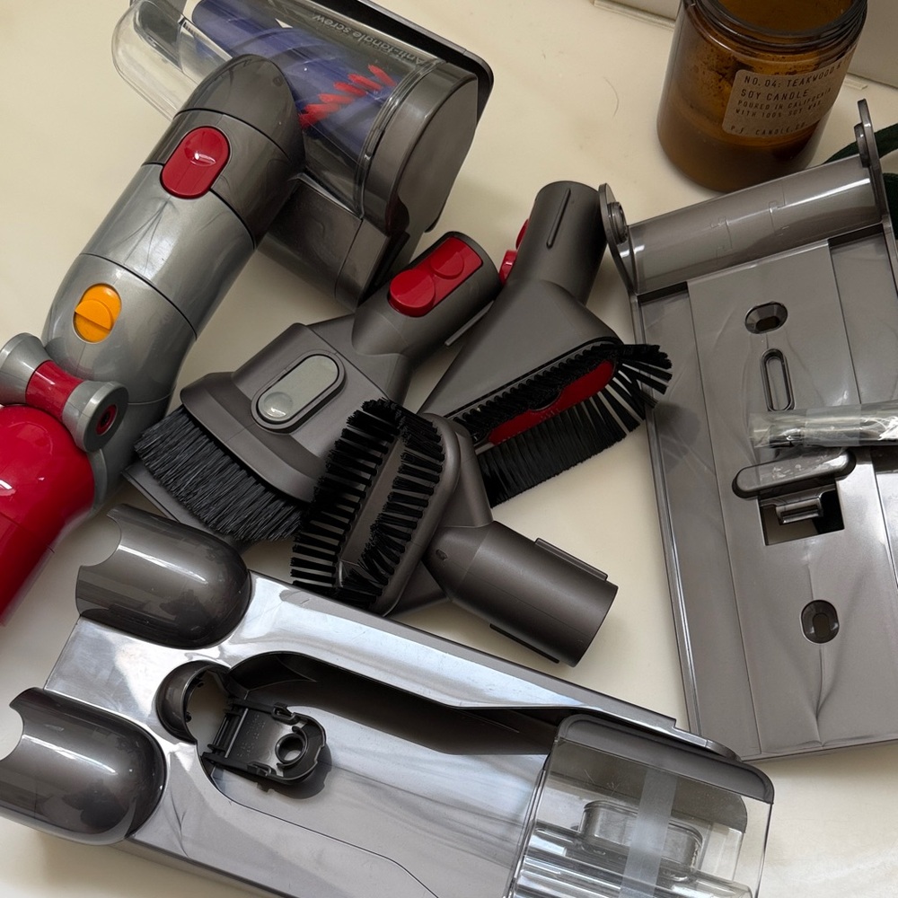 Dyson v8 extras